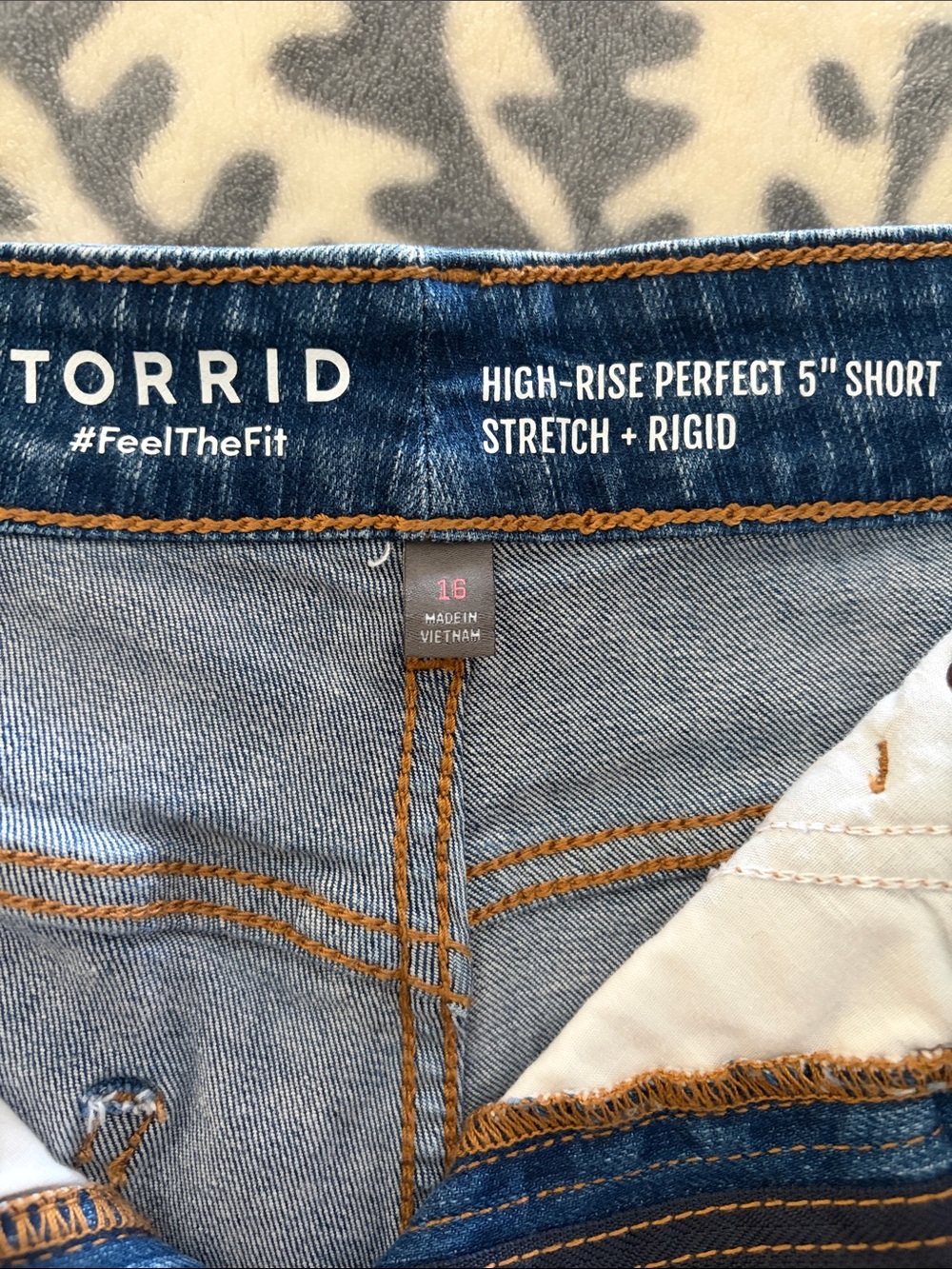 Torrid - High Rise 5” Shorts Stretch + Rigid - Picture 5 of 7